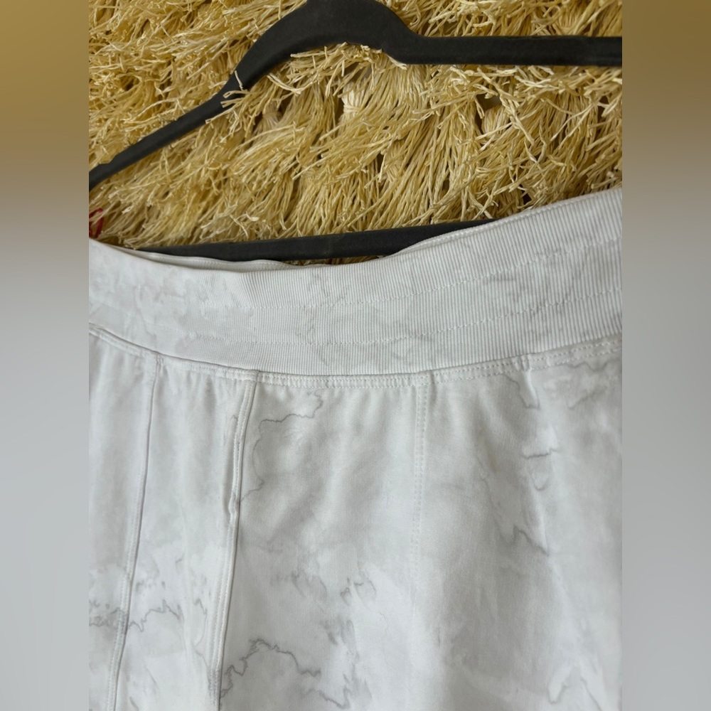 ✨PRISTINE EUC✨ Lululemon LA Sweat Pant 26" Watercolor Wash White / Stargaze- 10 - Picture 12 of 14